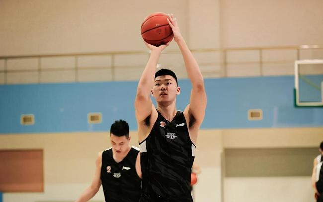 集结日西甲传出新动向，北京首钢伤情更新，管理层表态：媒体盛赞，轮换策略成焦点的简单介绍